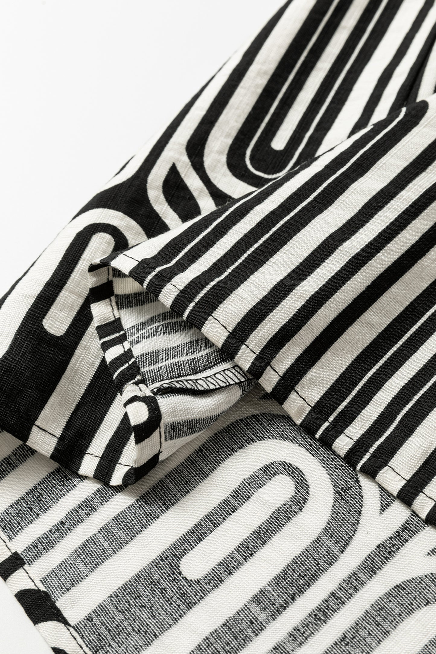 Black Geometric Print Contrast Scallop Color Block Patchwork Short Sleeve Blouse