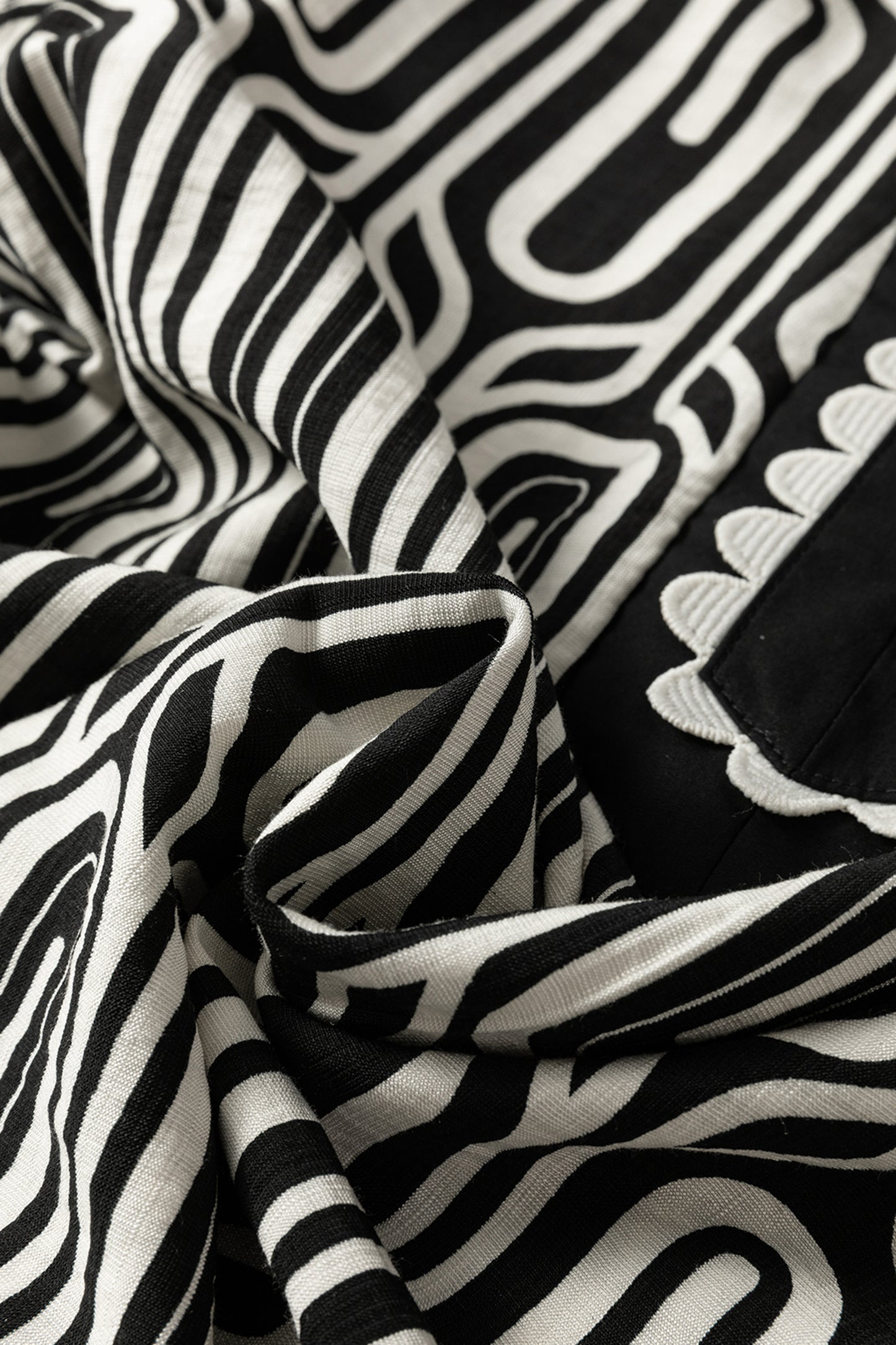 Black Geometric Print Contrast Scallop Color Block Patchwork Short Sleeve Blouse