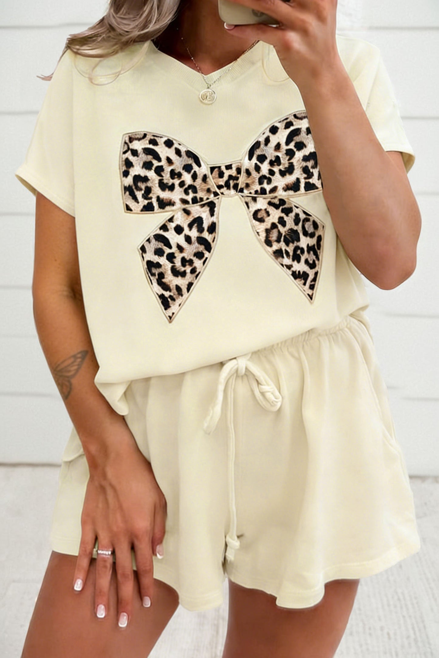 Black Contrast Leopard Bow Patched V Neck Loose Tee Drawstring Shorts 2pcs Outfit